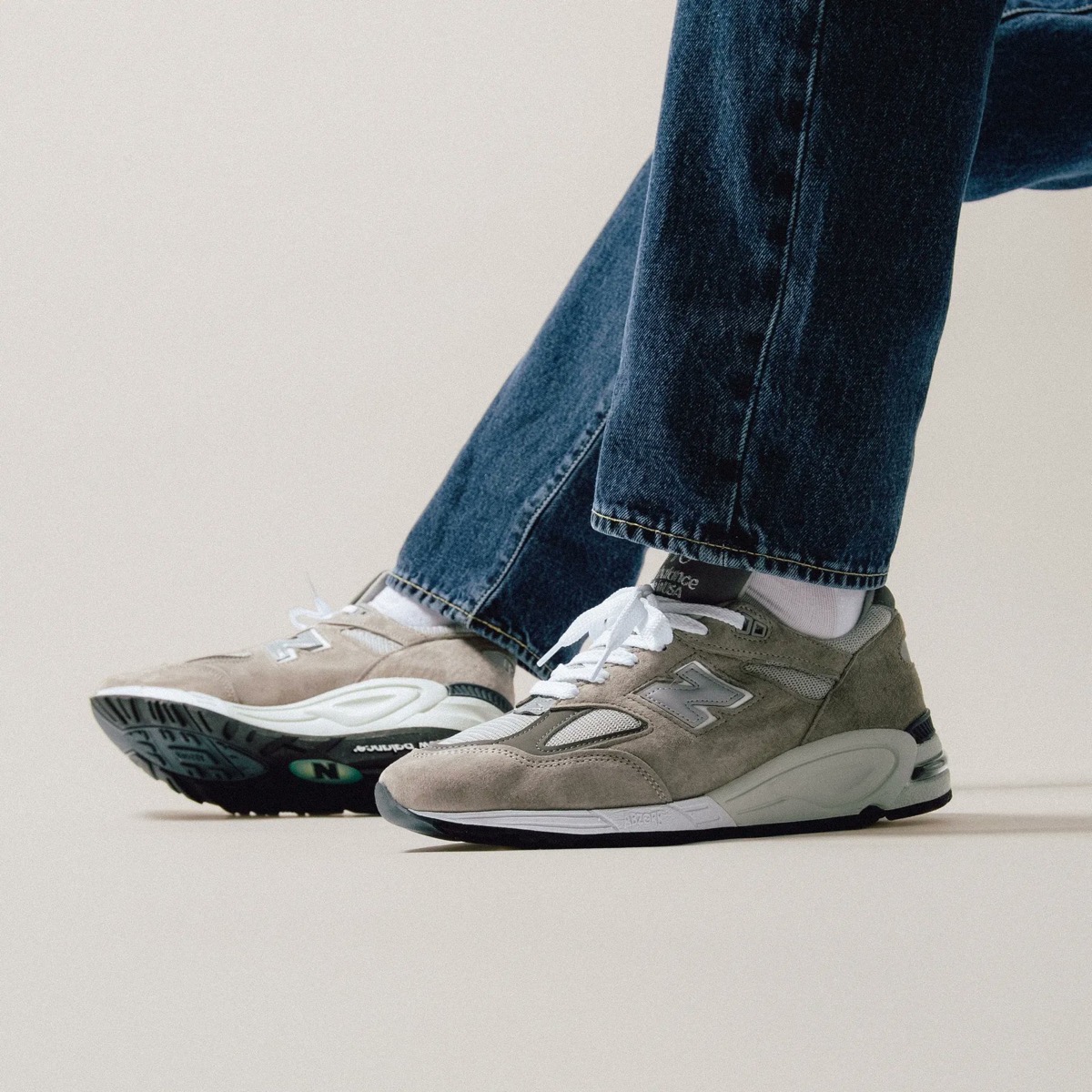 OG仕様の復刻版 New Balance〈990v2 “Grey”〉の国内再販情報を随時更新 