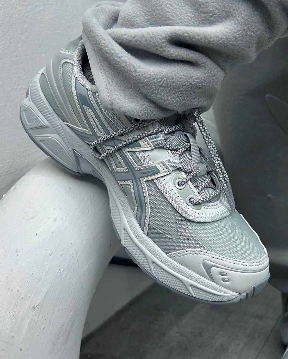 ASICS × OJOS × atmos 『GEL-1130 RE』が国内12月14日より発売 