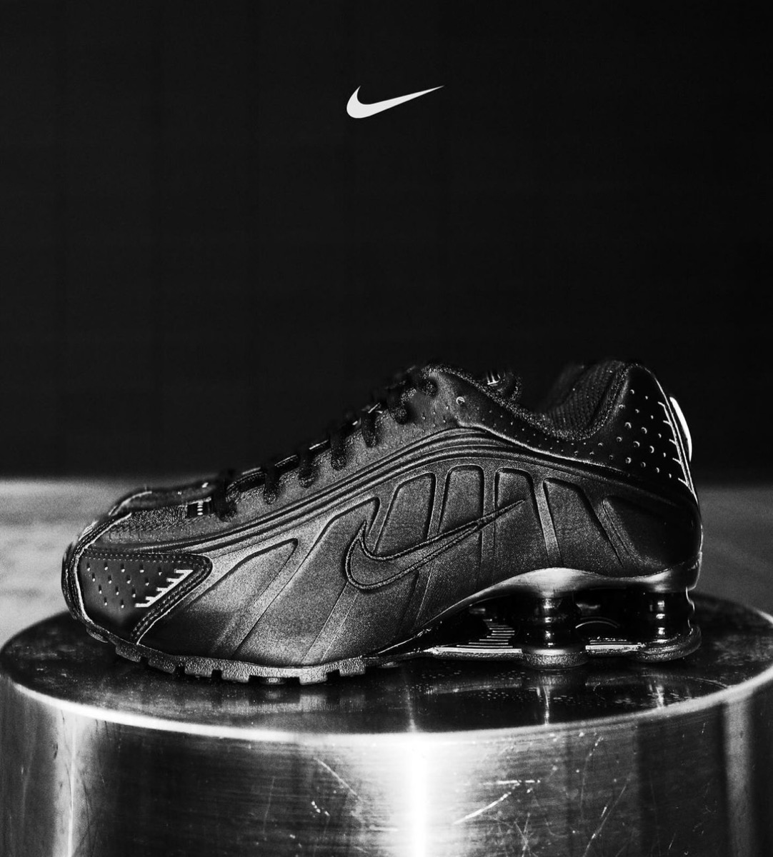 Nike Wmns Shox R4 “Black” & “White Silver”が国内3月8日／3月11日 